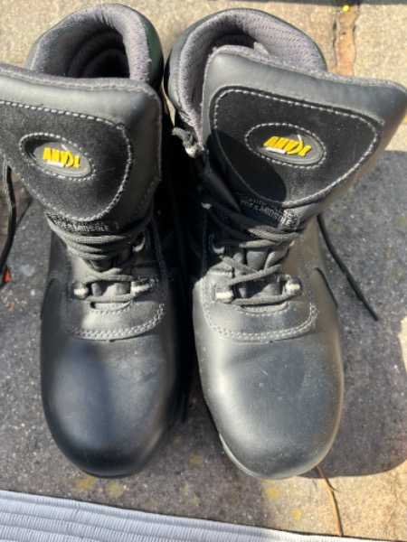 Freecycle: Steel toe cap boots