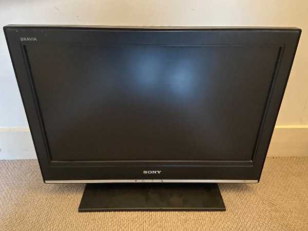 Freecycle: Sony Bravia 26 inch LCD TV - great for retro gaming Freecycle: Sony Bravia 26 inch LCD TV - great for retro gaming