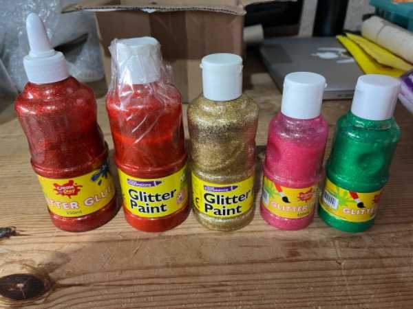 Thumbnail for Glitter glue