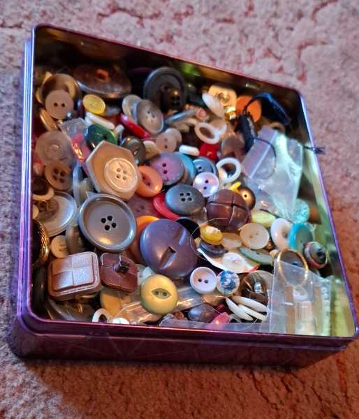 Thumbnail for Mixed buttons (sewing)