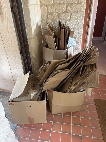 Thumbnail for Packing Boxes, bubble wrap and paper