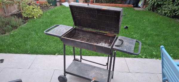 Freecycle: Half drum BBQ