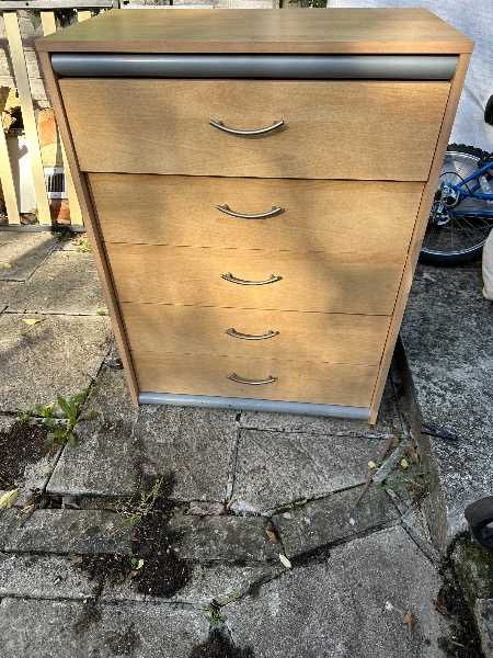 Chest of drawers