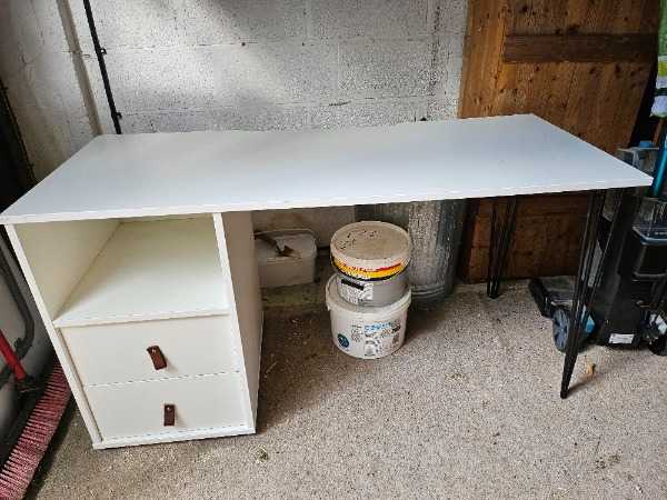 Desk and 2 office chairs