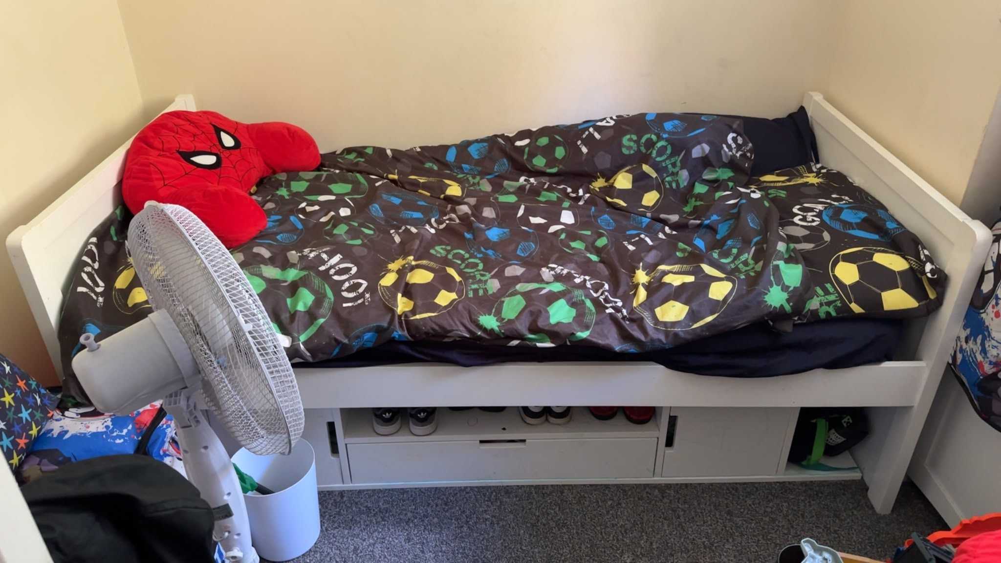 Kids bed with storage