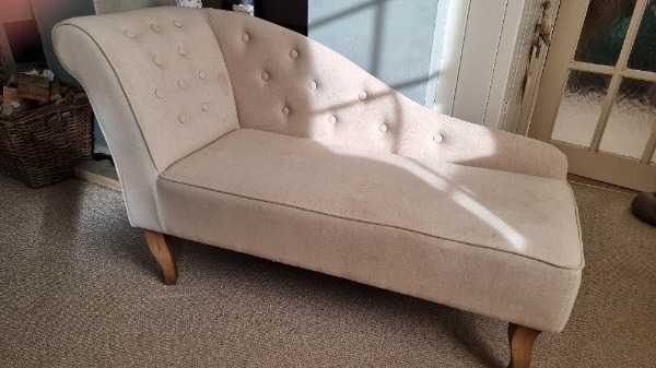 Small chaise / sofa