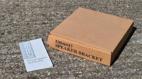 Loud speaker wall bracket set