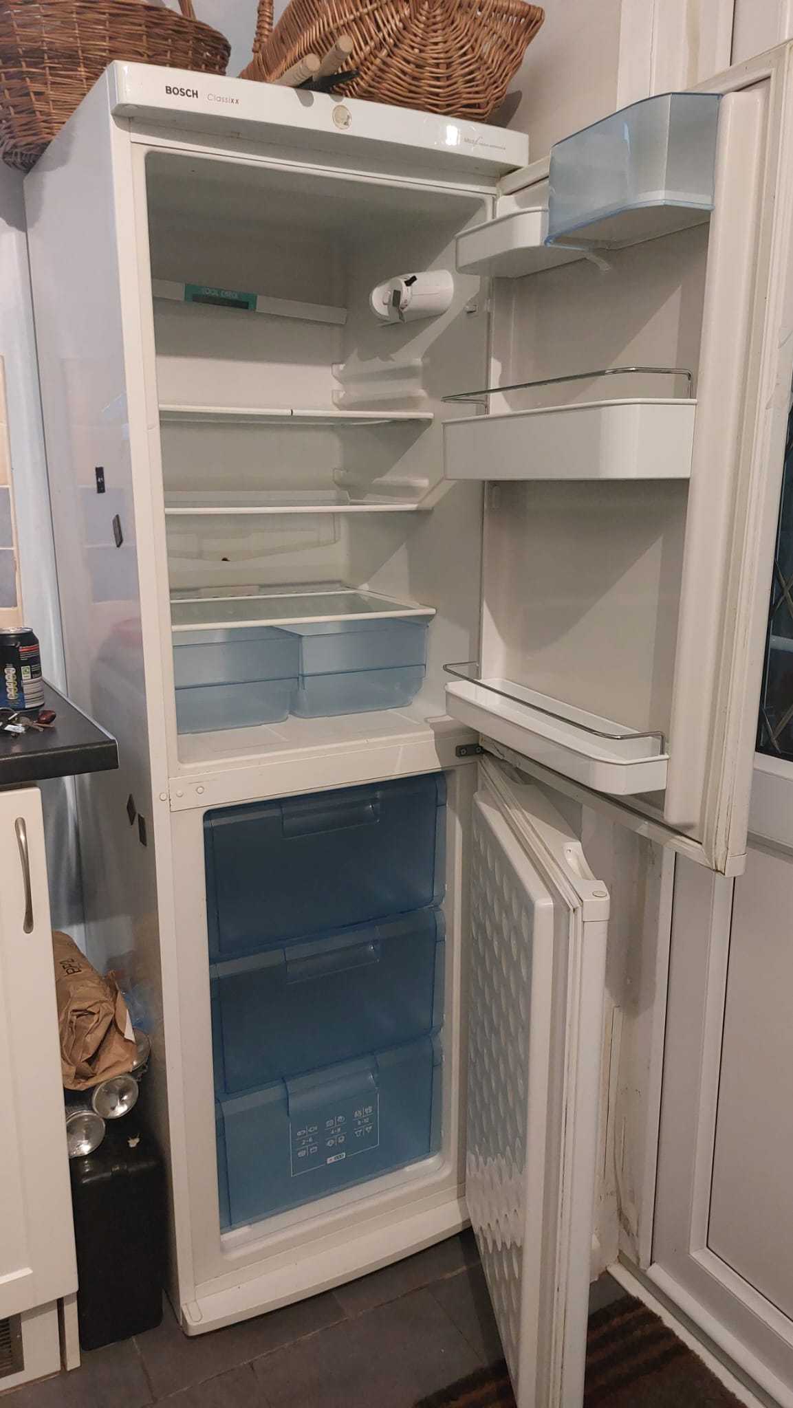 Bosch Fridgefreezer - old, clean, can be seen working