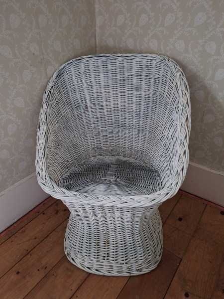 White wicker chair- house clearance-