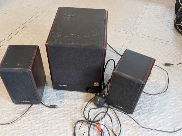 Computer desktop speakers and under desk bass/amplifier