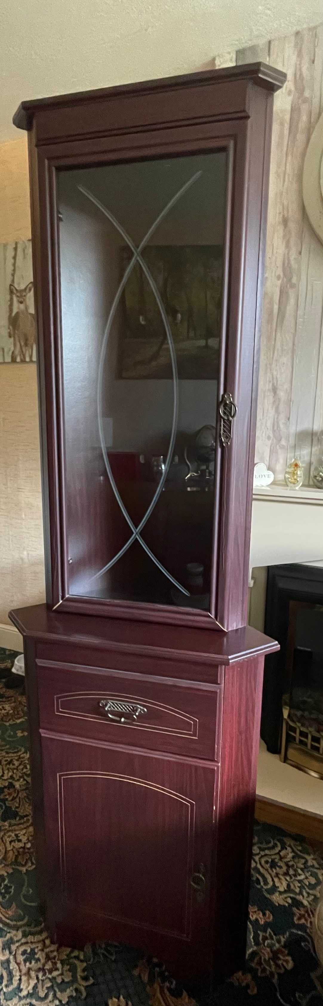 Corner glass display cupboard
