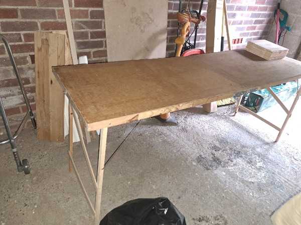 Folding table