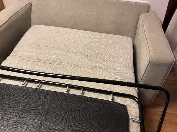 2 seater bed settee