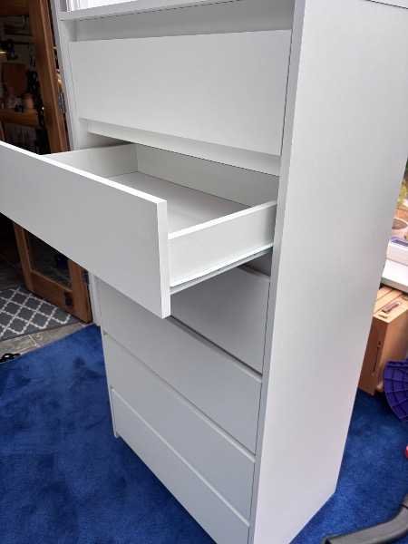 Freecycle: White Chest of drawers- 6 drawers - Free