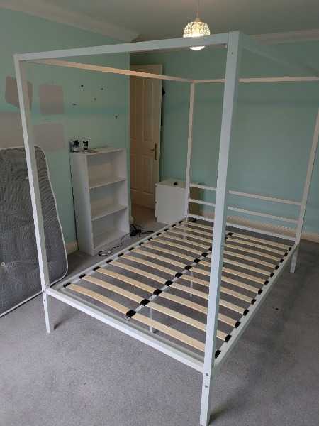 Clements Small Double (4') Canopy Bed (white, metal frame)