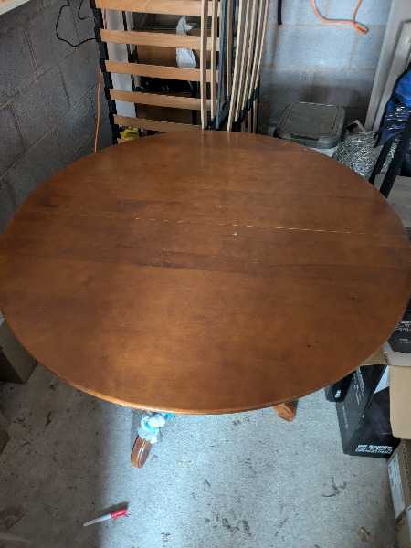 Round Dinning Table with extensions