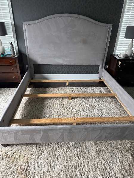 Offer: King bed frame & headboard (Hockessin)