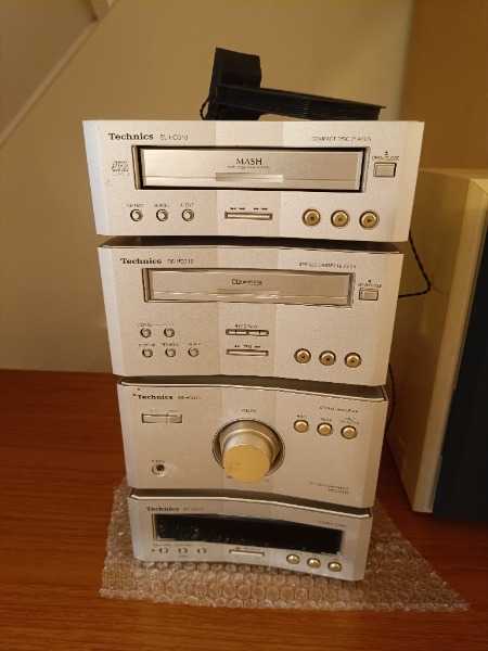 Freecycle: Vintage Technics mini hi-fi system