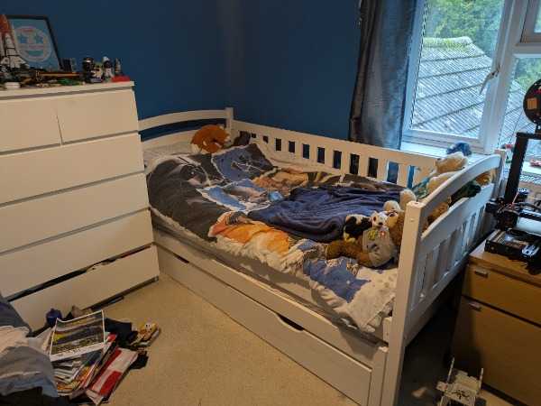 White single bed with trunk bed and storage
