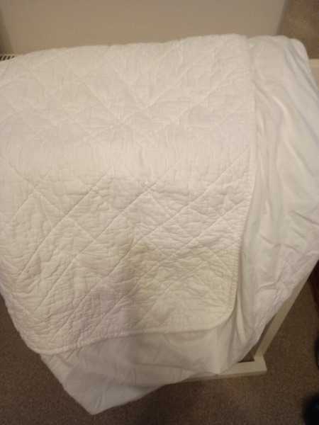 Single bed mattress quilted protector