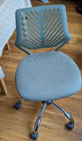 Kids desk chair