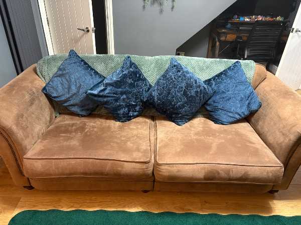 Free 4 & 2 seater sofa