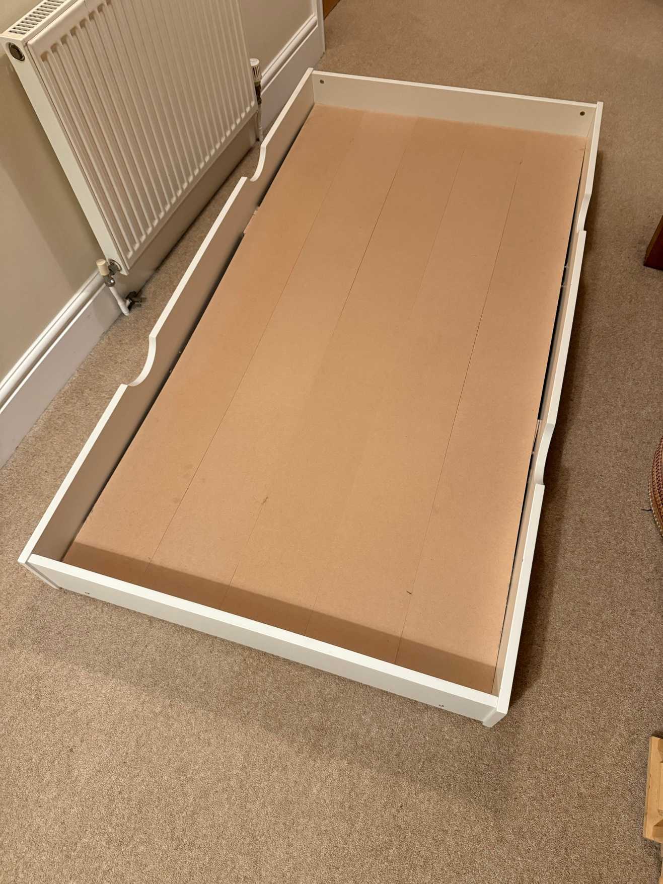 Truckle bed on wheels