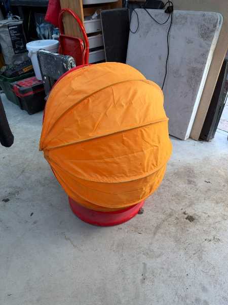 Children’s swivel chair