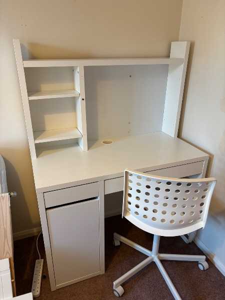 Desk with shelves