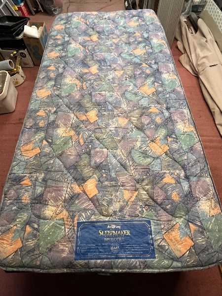 3ft single bed (mattress and base)