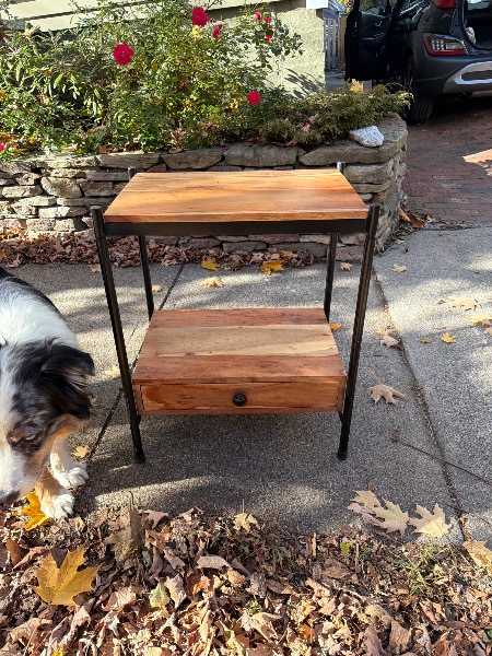 Freecycle: Small table/draw