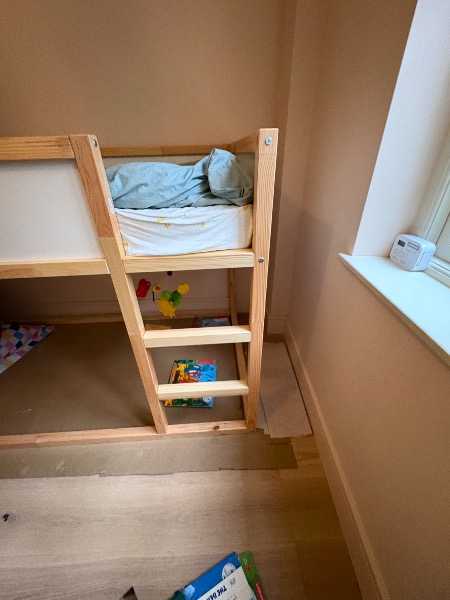 Reversible loft bed with natural mattress