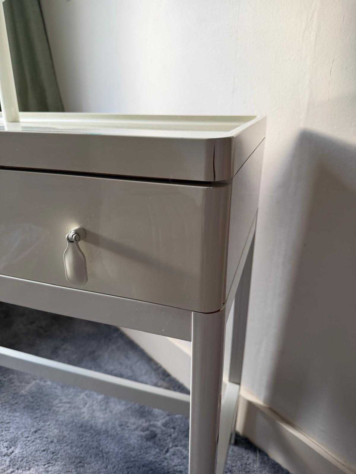 Freecycle: IKEA Dressing Table