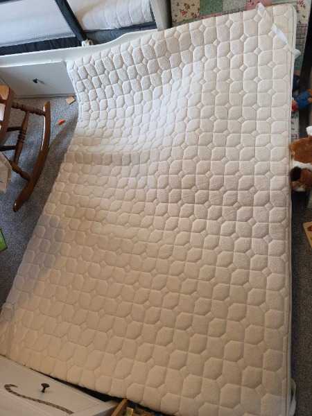 Double bed mattress topper