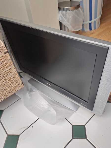LG 27 inch TV (2006), no hdmi, no Freeview