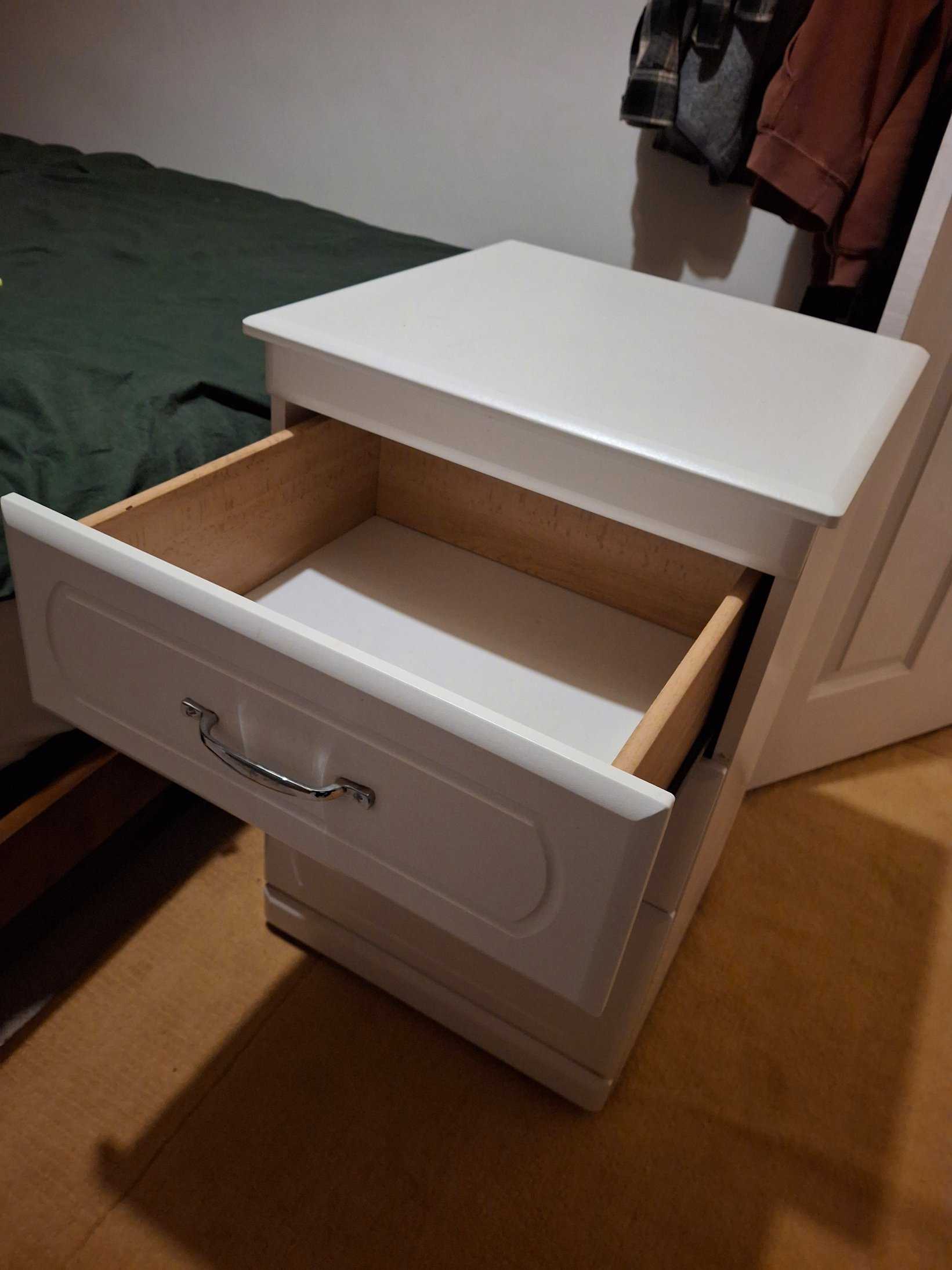 Chest of drawers