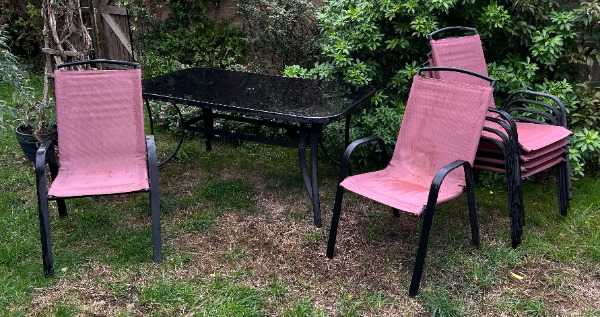 Garden table + 6 chairs