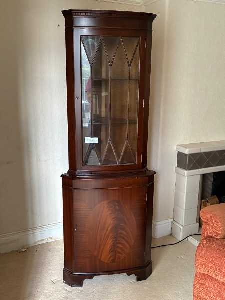 Display corner cupboard