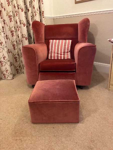 Sofa and 2 Chairs (dusky pink velour)
