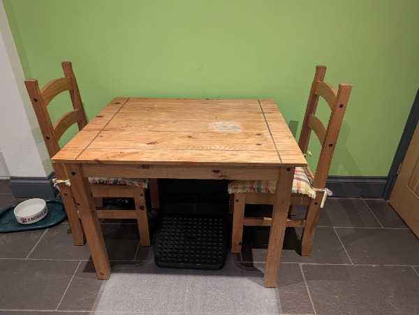 Dining table & 2 chairs