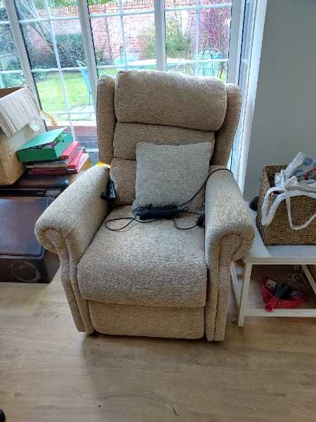 Power recliner chair