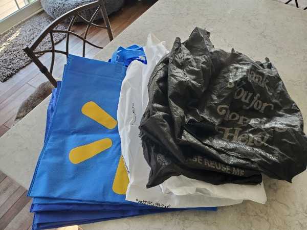 Freecycle: Reusable grocery bags