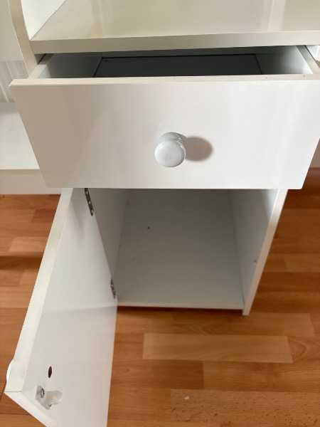 Young Child’s dressing table/desk