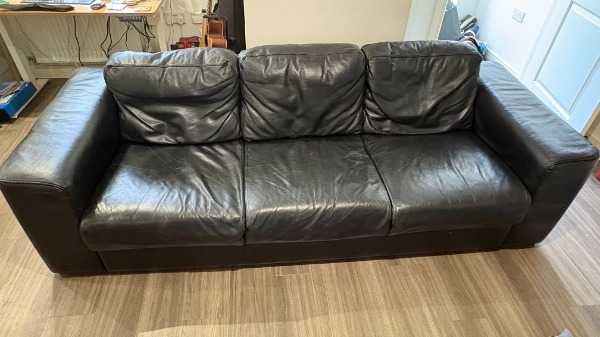 FREE – Absolute Unit of a Leather Sofa – Bromley – MUST GO BY SATURDAY