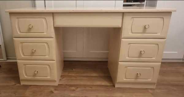 Dressing table
