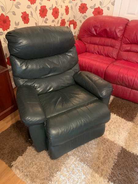 Manual recliner chair, dark green