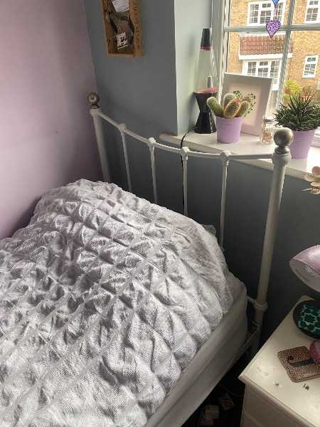 Single bed frame, slatted base with mattress