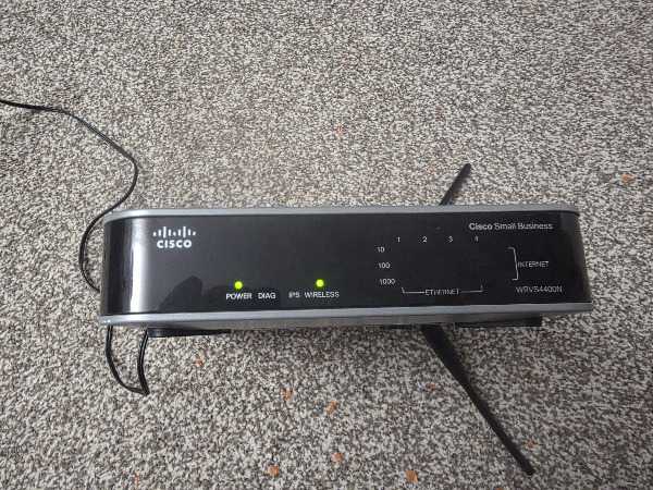 Cisco WRVS4400 small business wifi router