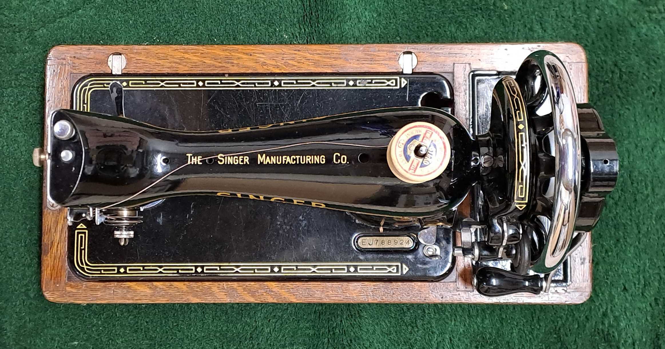 Freecycle: Singer hand-crank vintage sewing machine (for spares)
