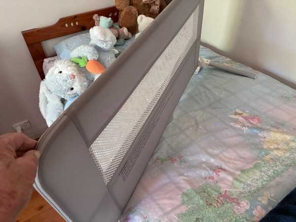 Toddler safety rail for bed